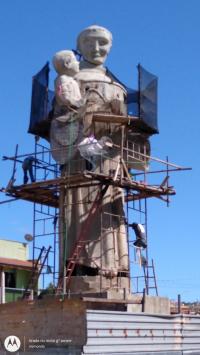 Estátua de Santo Antônio - nomondo